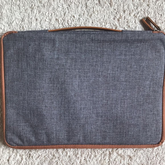 Laptop case - Picture 2 of 5